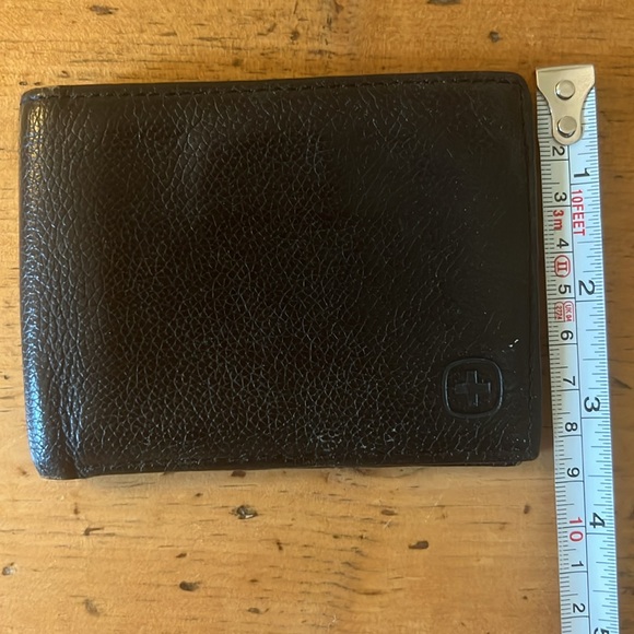 Swiss Gear billfold - Picture 7 of 7
